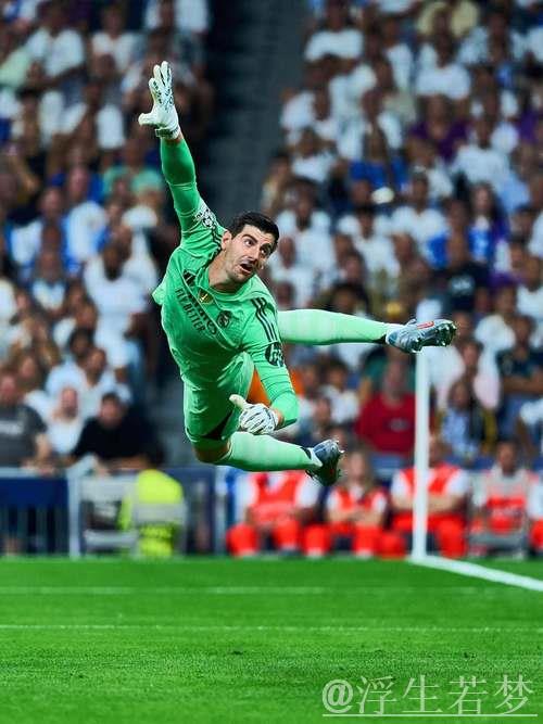 33岁足坛名将爆发:单场10次神级扑救助皇马取胜,赛后怒批队友 33岁足坛名将爆发:单场10次神级扑救助皇马取胜,赛后怒批队友
